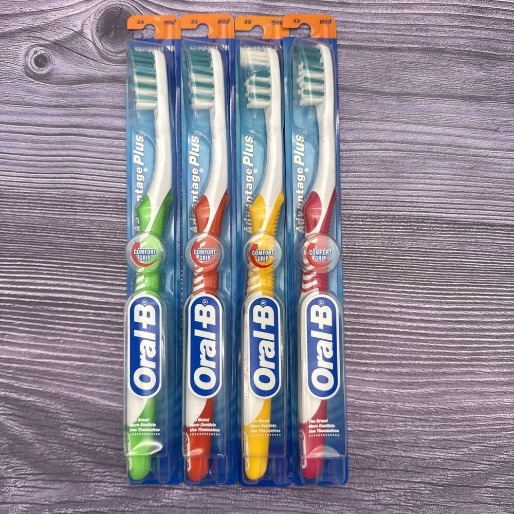 4 LOT Oral-B Advantage PLUS Toothbrushes 33 MEDIUM Compact 35 Comfort Grip 2002